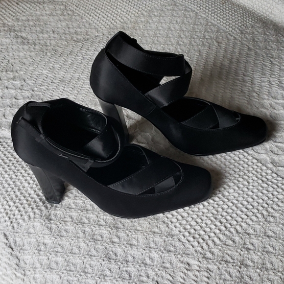 Colin Stuart Black Satin Ballet Heels - Picture 5 of 8